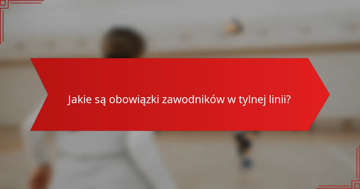 Jakie są obowiązki zawodników w tylnej linii?